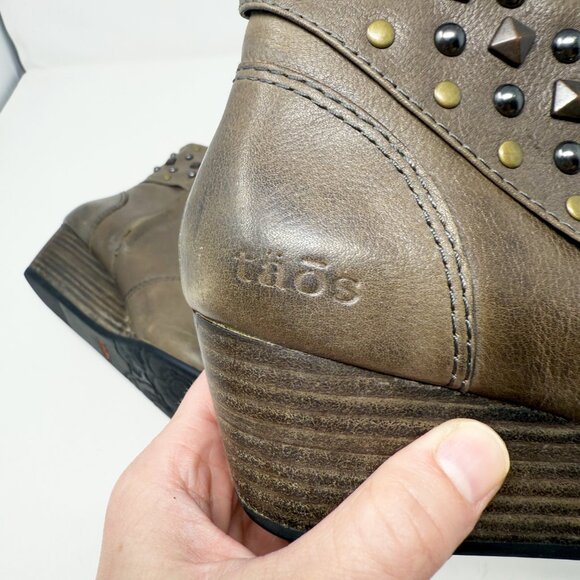 Taos Taupe Leather Verge Ankle Booties Women's Sz 8 Side Zip Stud/Rivet Accents - Picture 8 of 9